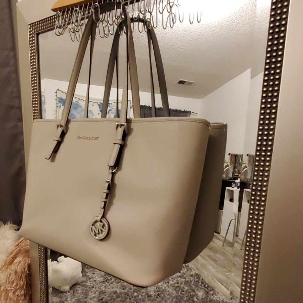 Michael Kors jet set travel bag